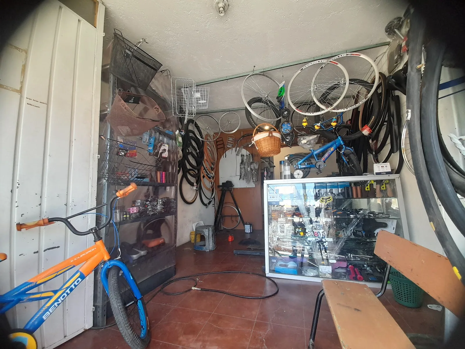 Interior del taller BikeLab